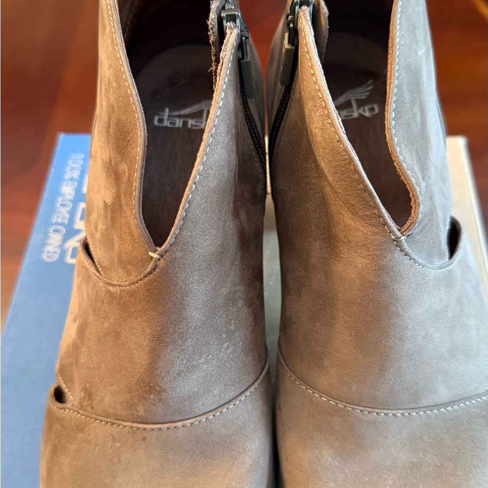 Dansko Delphina Taupe Leather Ankle Boots size 40
